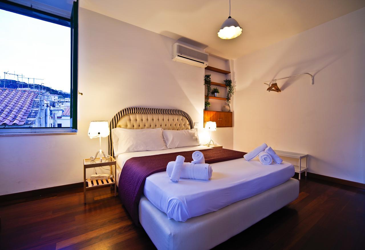 Bed And Travel Apartment Dogana Regia 15 Salerno Exterior photo