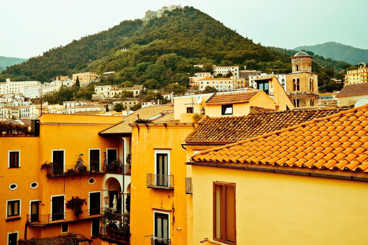 Bed And Travel Apartment Dogana Regia 15 Salerno Exterior photo